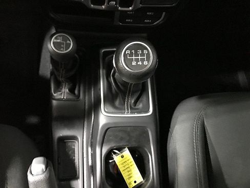 Used 2020 Jeep Gladiator Overland AWD/4WD image 29