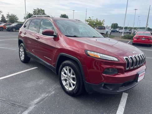 Used 2015 Jeep Cherokee Latitude AWD/4WD image 2