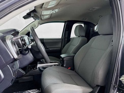 Used 2020 Toyota Tacoma SR5 AWD/4WD image 11
