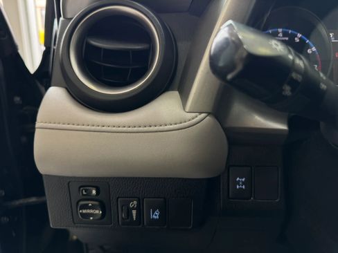 Used 2017 Toyota RAV4 XLE AWD/4WD image 12