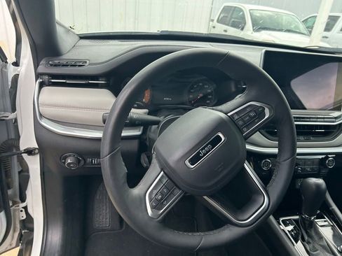 Used 2025 Jeep Compass Limited AWD/4WD image 12
