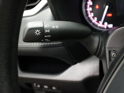 Used 2025 Toyota RAV4 XLE FWD image 25