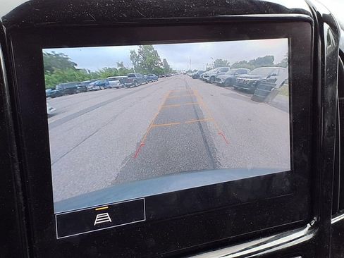 Used 2023 Chevrolet Traverse LT FWD image 24