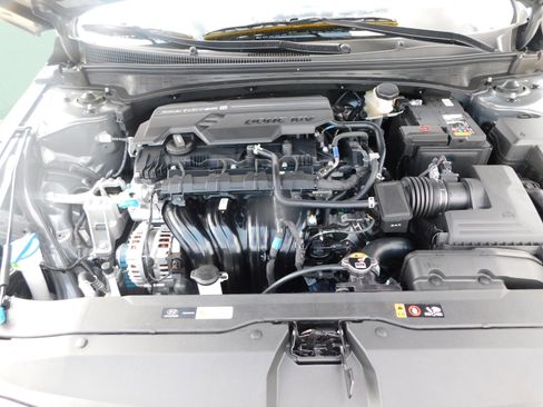 Used 2025 Hyundai Elantra Sport image 12