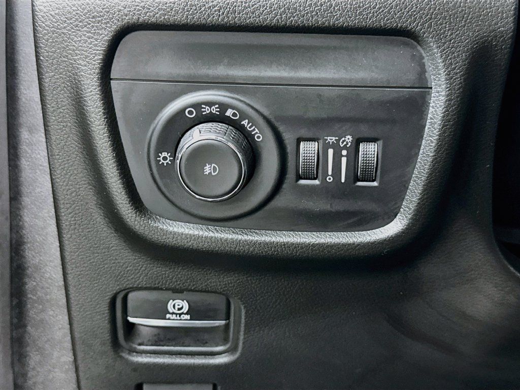 Used 2022 Jeep Grand Cherokee Summit w/ Luxury Tech Group V AWD/4WD image 20