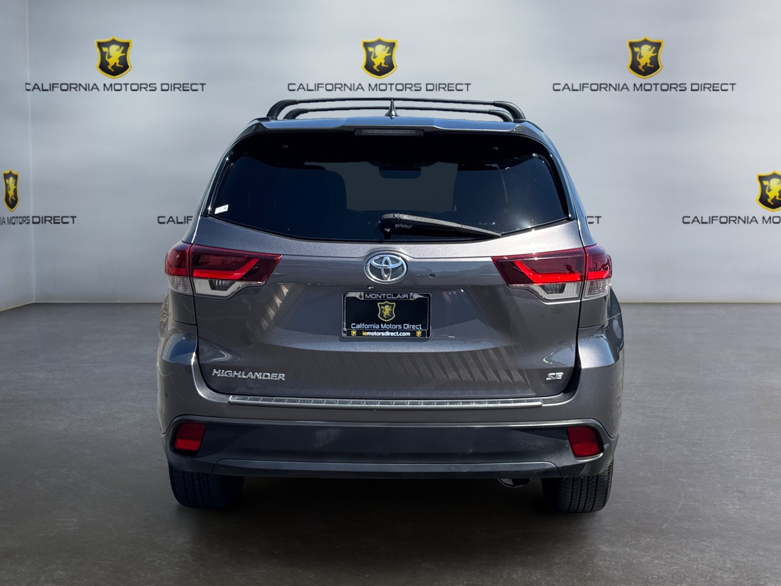Used 2019 Toyota Highlander SE w/ Carpet Mat Package (TMS) FWD image 4