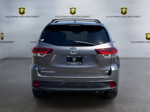 Used 2019 Toyota Highlander SE w/ Carpet Mat Package (TMS) FWD image 4