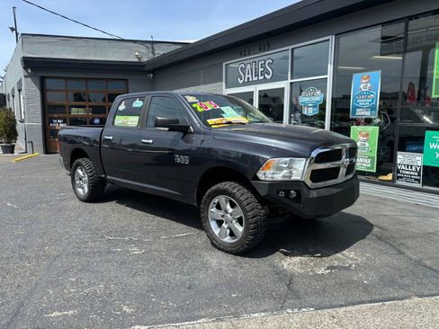 Used 2015 RAM 1500 Classic SLT w/ Luxury Group image 3