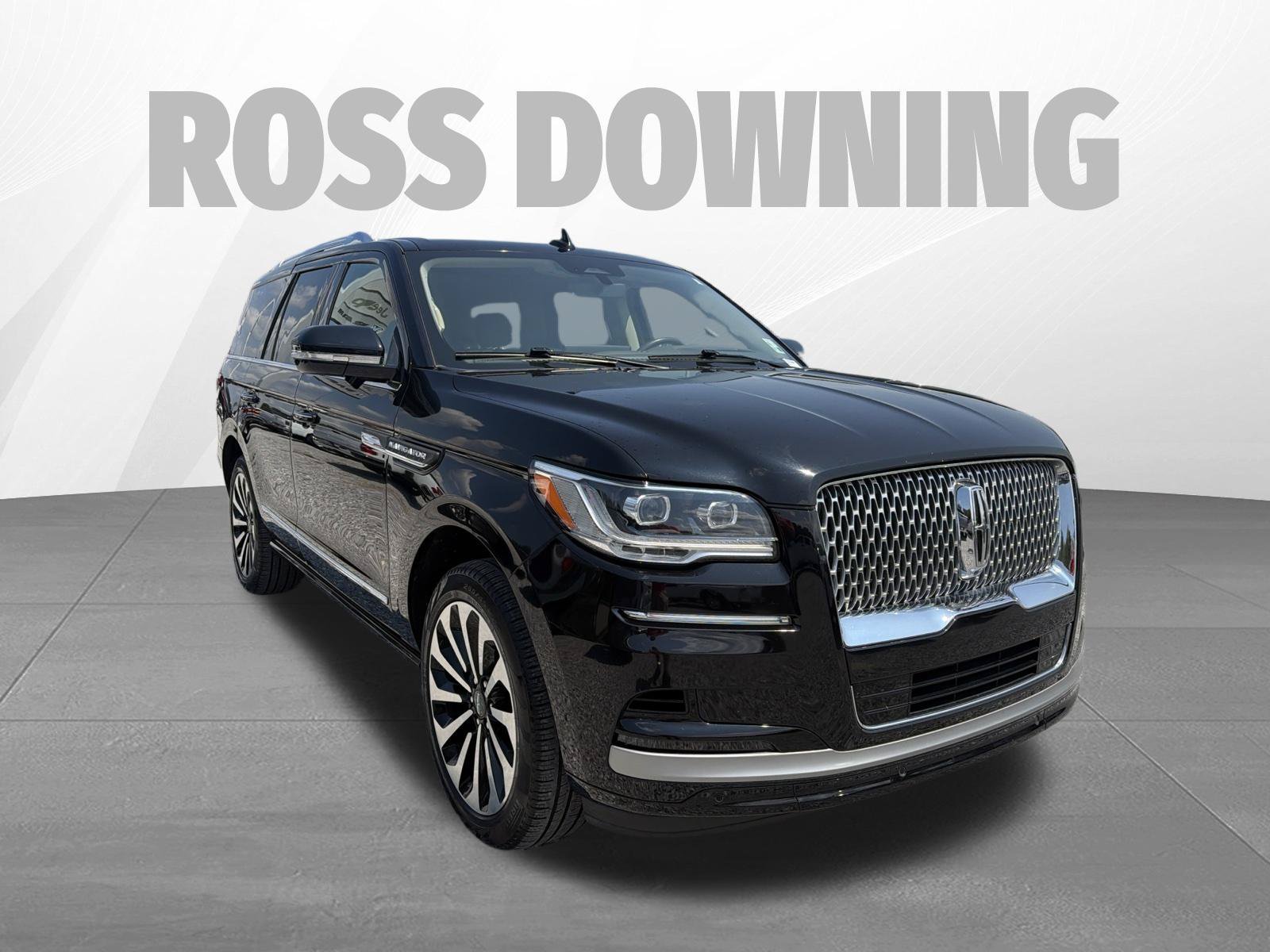 Used 2022 Lincoln Navigator Reserve RWD image 3