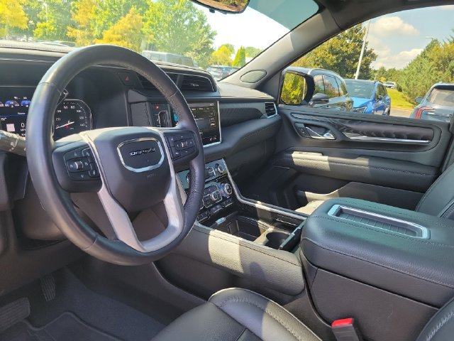 Used 2021 GMC Yukon XL Denali w/ Denali Premium Package AWD/4WD image 15