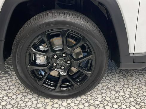 Used 2026 Jeep Compass Latitude AWD/4WD image 6