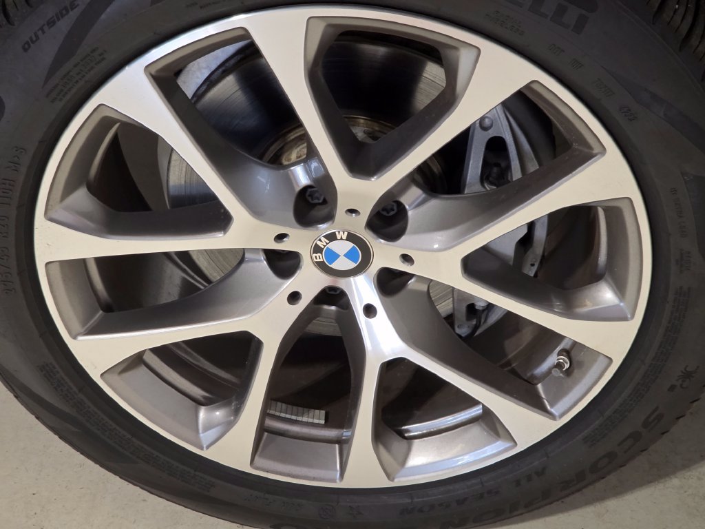 Used 2024 BMW X5 xDrive40i w/ Premium Package AWD/4WD image 11