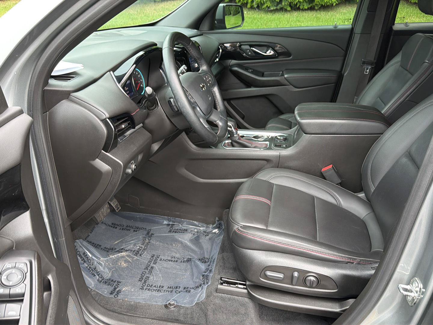 Used 2023 Chevrolet Traverse RS w/ LPO, Floor Liner Package FWD image 9