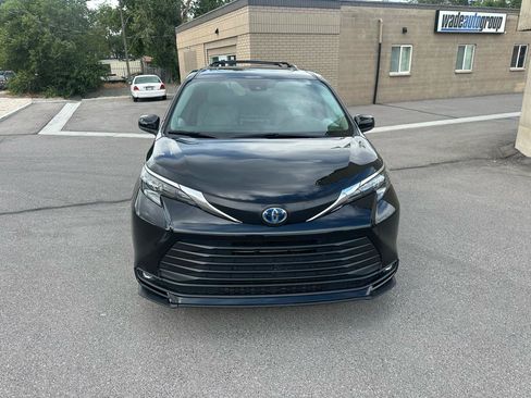 Used 2025 Toyota Sienna XLE w/ XLE Plus Package AWD/4WD image 15