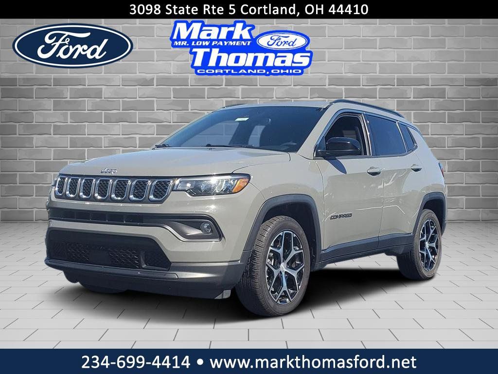 Used 2024 Jeep Compass Latitude AWD/4WD image 1