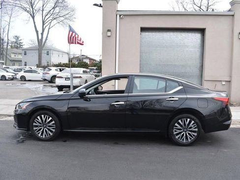 Used 2025 Nissan Altima 2.5 SV FWD image 5