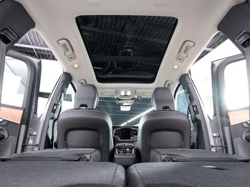 Certified 2025 Volvo XC90 B6 Plus w/ Protection Package Premier image 37