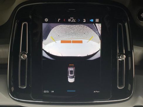 New 2025 Volvo XC40 B5 Ultra w/ Protection Package Premier image 10