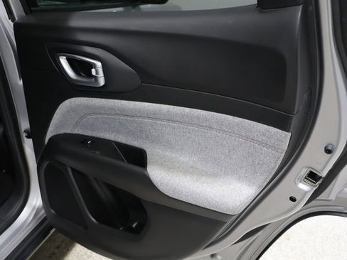 Used 2023 Jeep Compass Latitude image 22