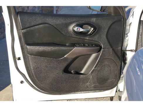 Used 2021 Jeep Cherokee Limited image 9