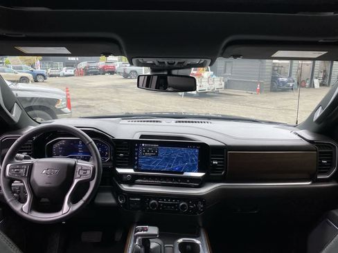 Used 2025 Chevrolet Silverado 1500 High Country w/ Midnight Edition AWD/4WD image 12