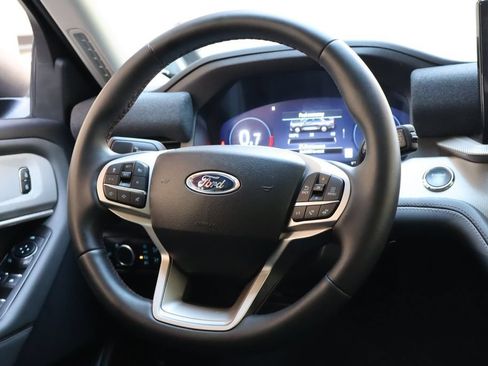 Used 2025 Ford Explorer Active AWD/4WD image 28