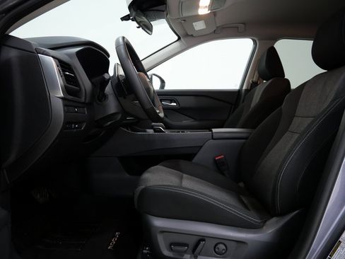 Used 2025 Nissan Rogue SV image 12