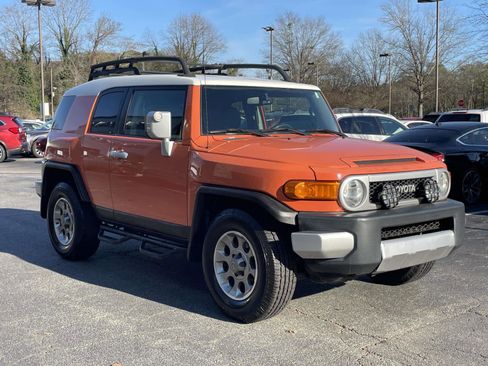 Used 2013 Toyota FJ Cruiser 2WD image 8