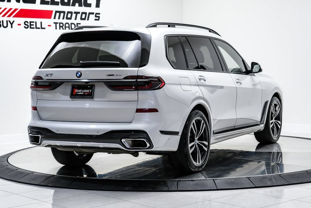 Used 2025 BMW X7 xDrive40i AWD/4WD image 6