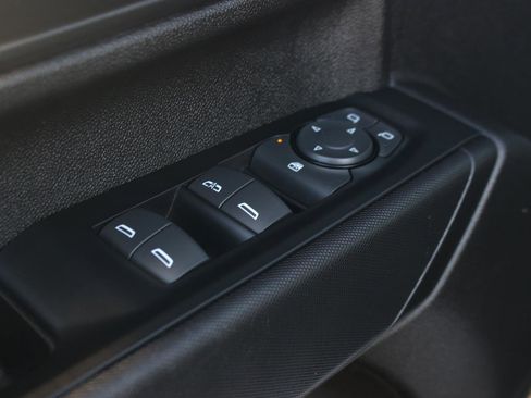 Used 2023 GMC Sierra 3500 Pro w/ Convenience Package image 16