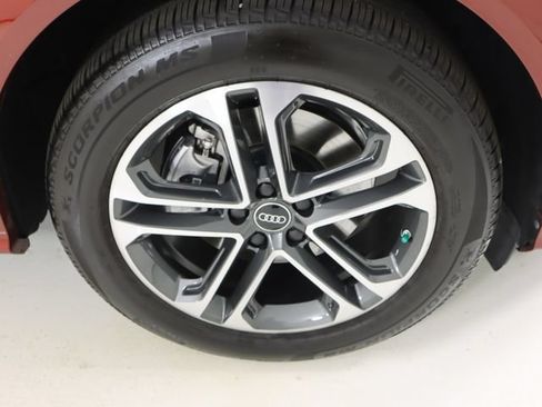 Certified 2025 Audi Q5 Prestige AWD/4WD image 9