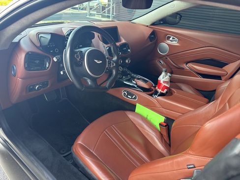 Used 2020 Aston Martin V8 Vantage Base image 5