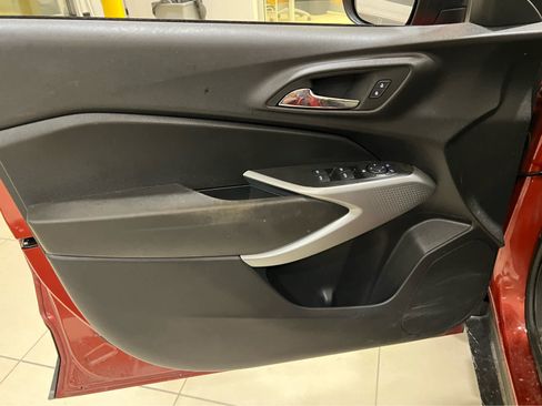 Used 2024 Chevrolet Trax LS w/ LS Convenience Package FWD image 10