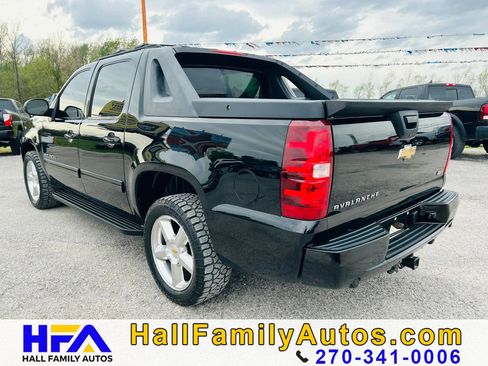 Used 2011 Chevrolet Avalanche LS w/ Convenience Package RWD image 3