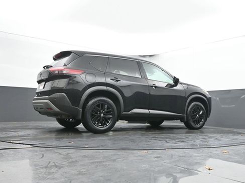 Used 2023 Nissan Rogue S image 45