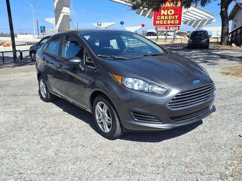 Used 2017 Ford Fiesta SE FWD image 1
