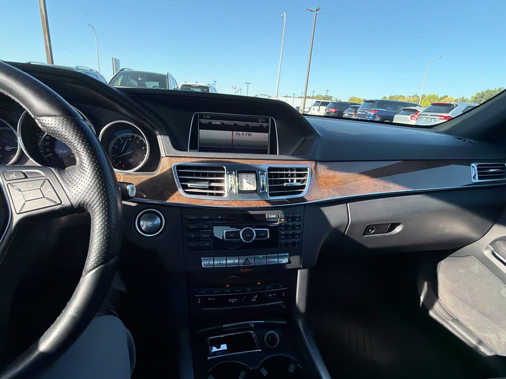 Used 2014 Mercedes-Benz E 350 4MATIC Sedan image 16