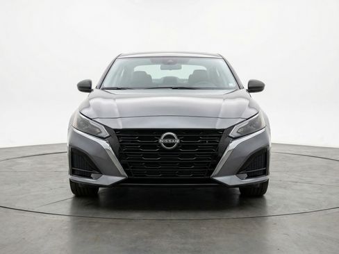 Used 2025 Nissan Altima 2.5 SV image 2