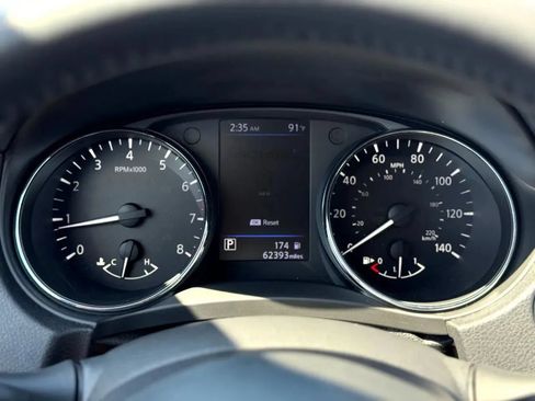 Used 2018 Nissan Rogue SV AWD/4WD image 17