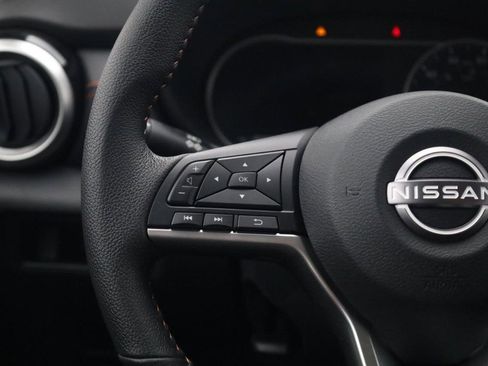 New 2025 Nissan Versa SR w/ Trunk Package image 10