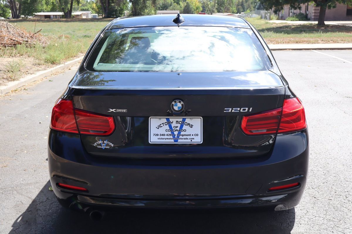 Used 2017 BMW 320i xDrive Sedan AWD/4WD image 6