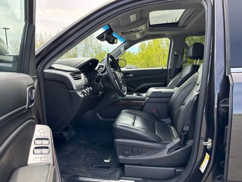 Used 2017 GMC Yukon SLT AWD/4WD image 8