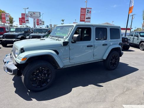 Used 2024 Jeep Wrangler Unlimited Sahara AWD/4WD image 24