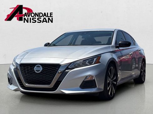 Used 2021 Nissan Altima 2.5 SR FWD image 2