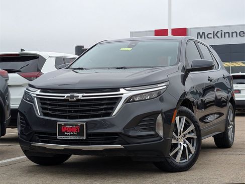 Used 2023 Chevrolet Equinox LT image 2