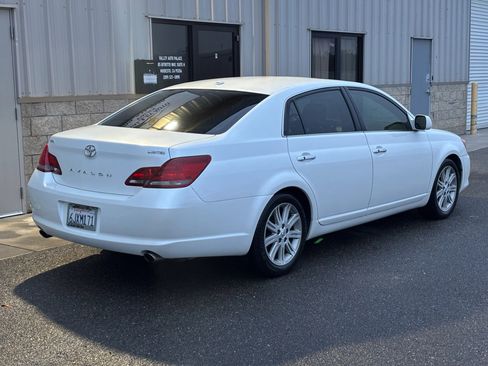 Used 2010 Toyota Avalon Limited image 3