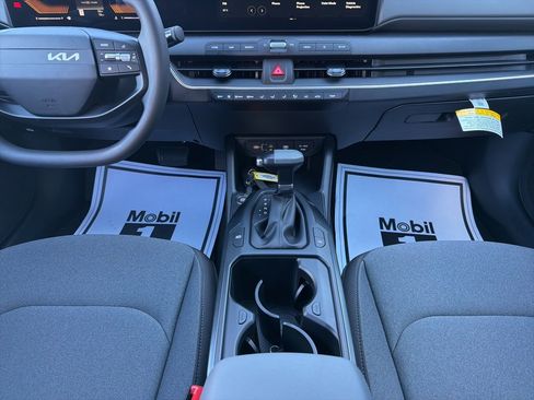 New 2025 Kia K4 LX image 28