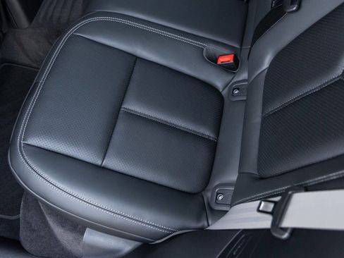 New 2026 Porsche Macan image 33