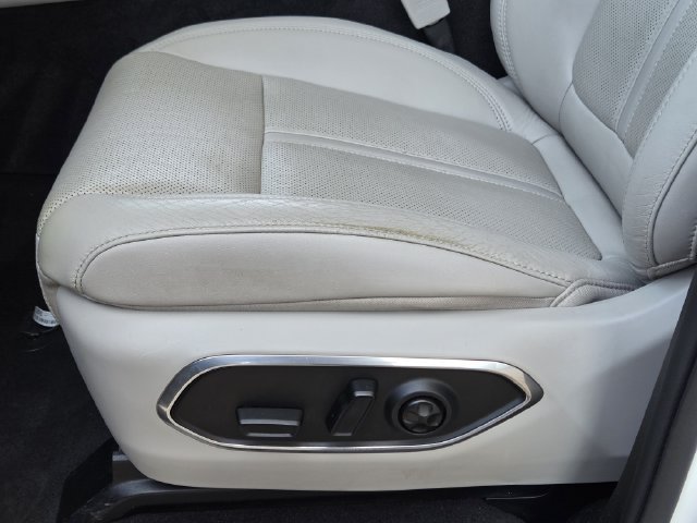 Certified 2024 Jeep Wagoneer L Series III w/ Flexible Seating Group AWD/4WD image 24