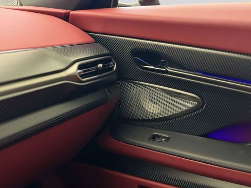 Used 2025 Aston Martin Vanquish RWD image 21